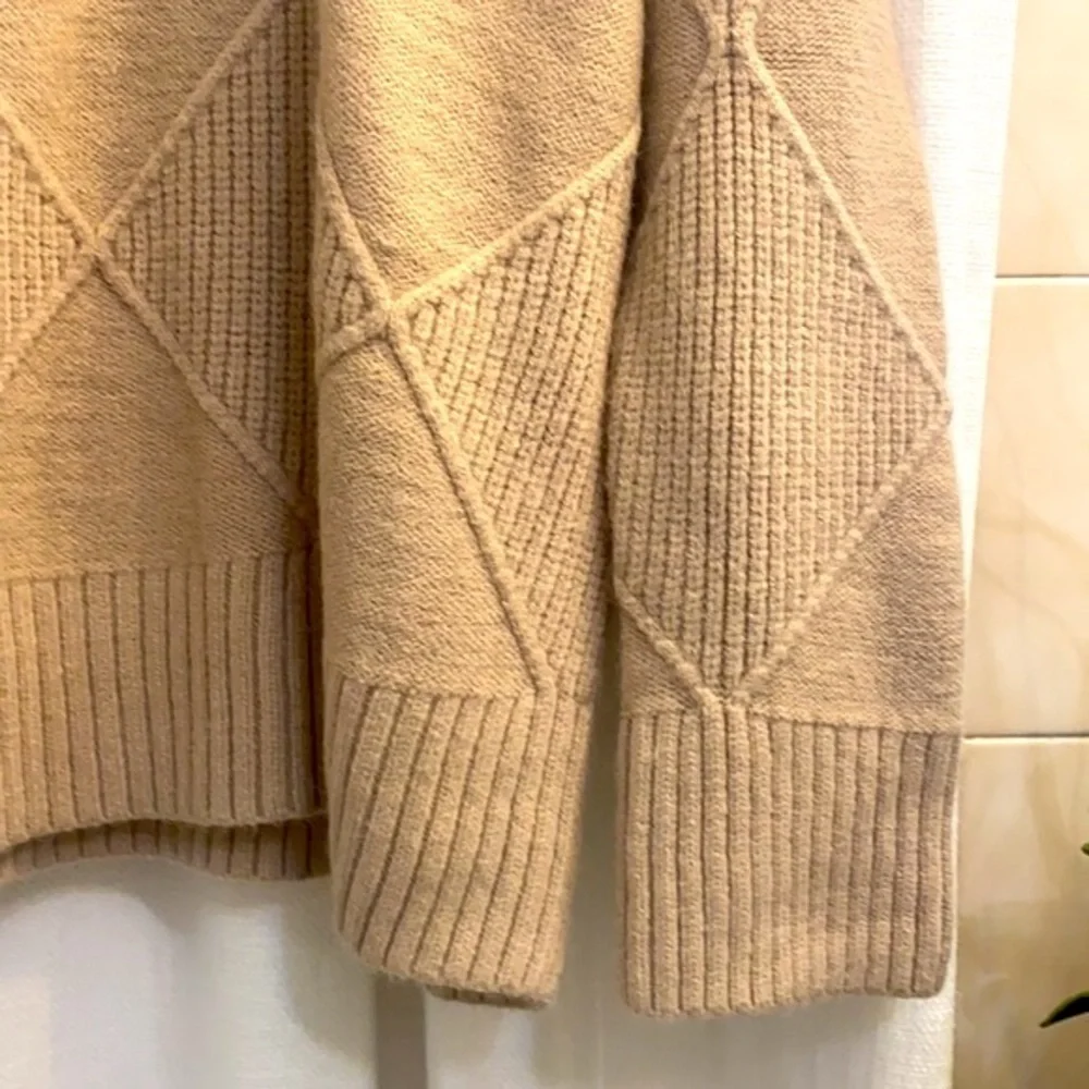 Women’s Main Strip Heavy Turtle Neck Sweater Size Medium